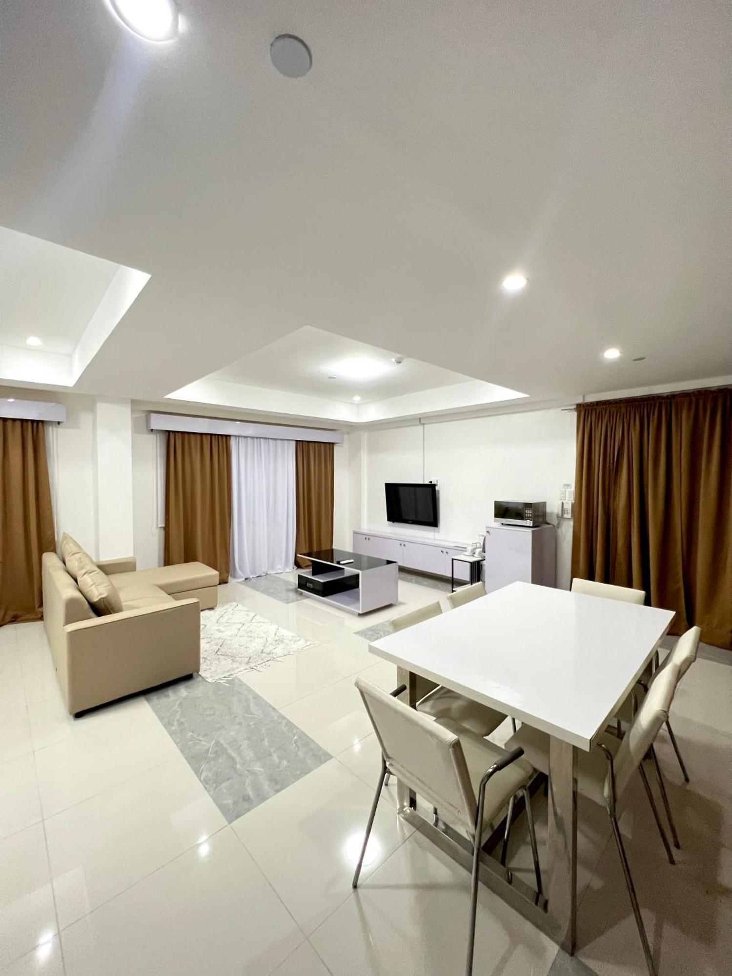 Staycation Hotel San Jose  Extérieur photo