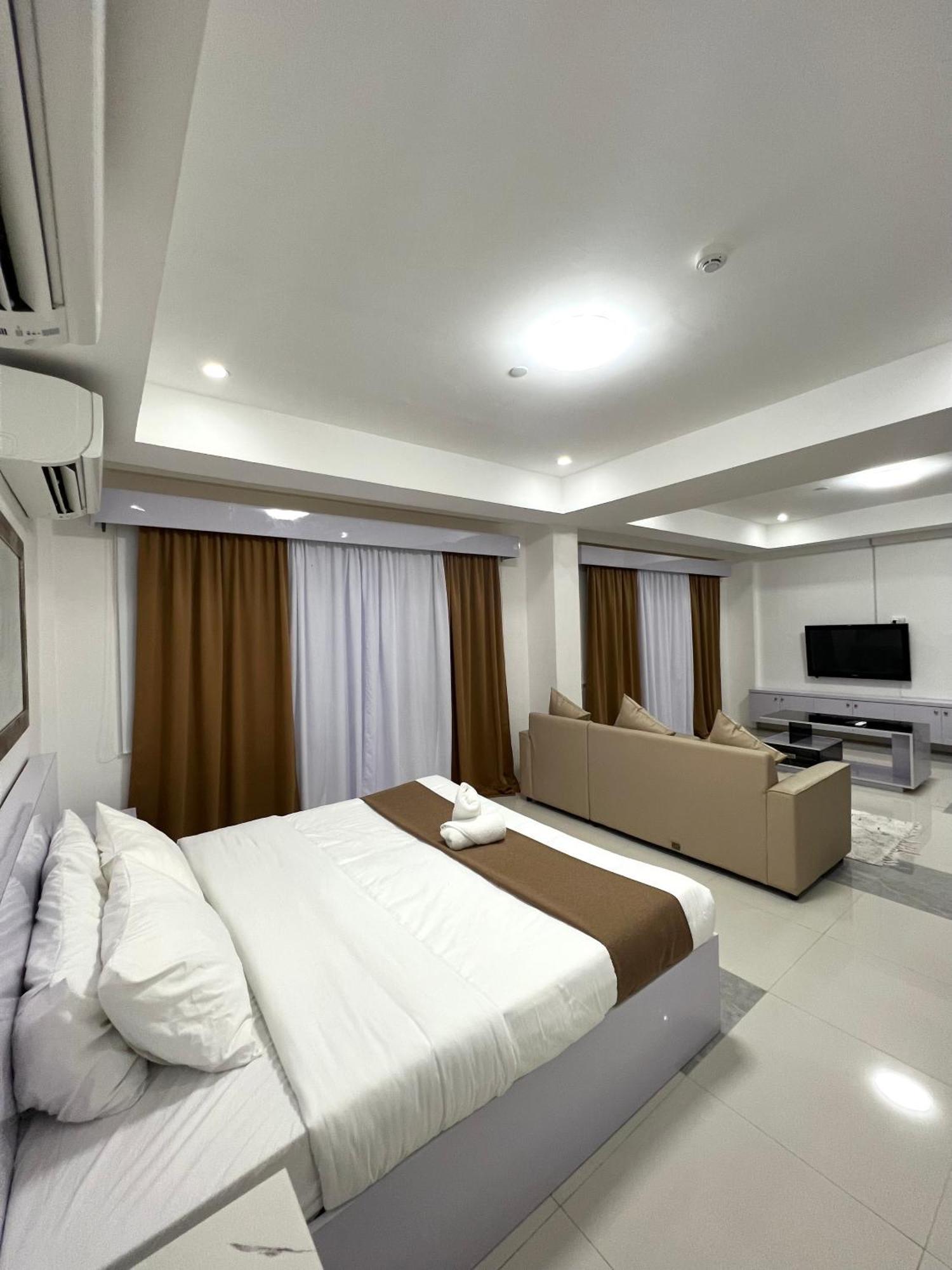 Staycation Hotel San Jose  Extérieur photo