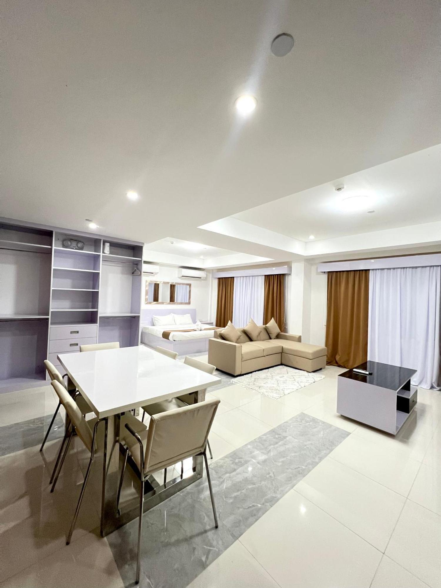Staycation Hotel San Jose  Extérieur photo